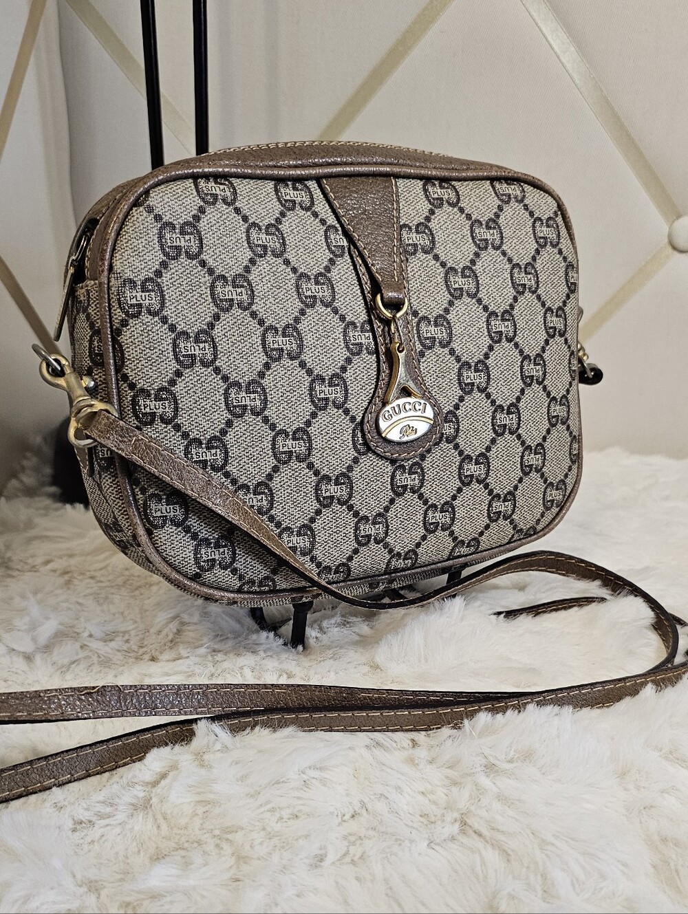Gucci Plus GG Vintage Supreme Crossbody Bag With COA.